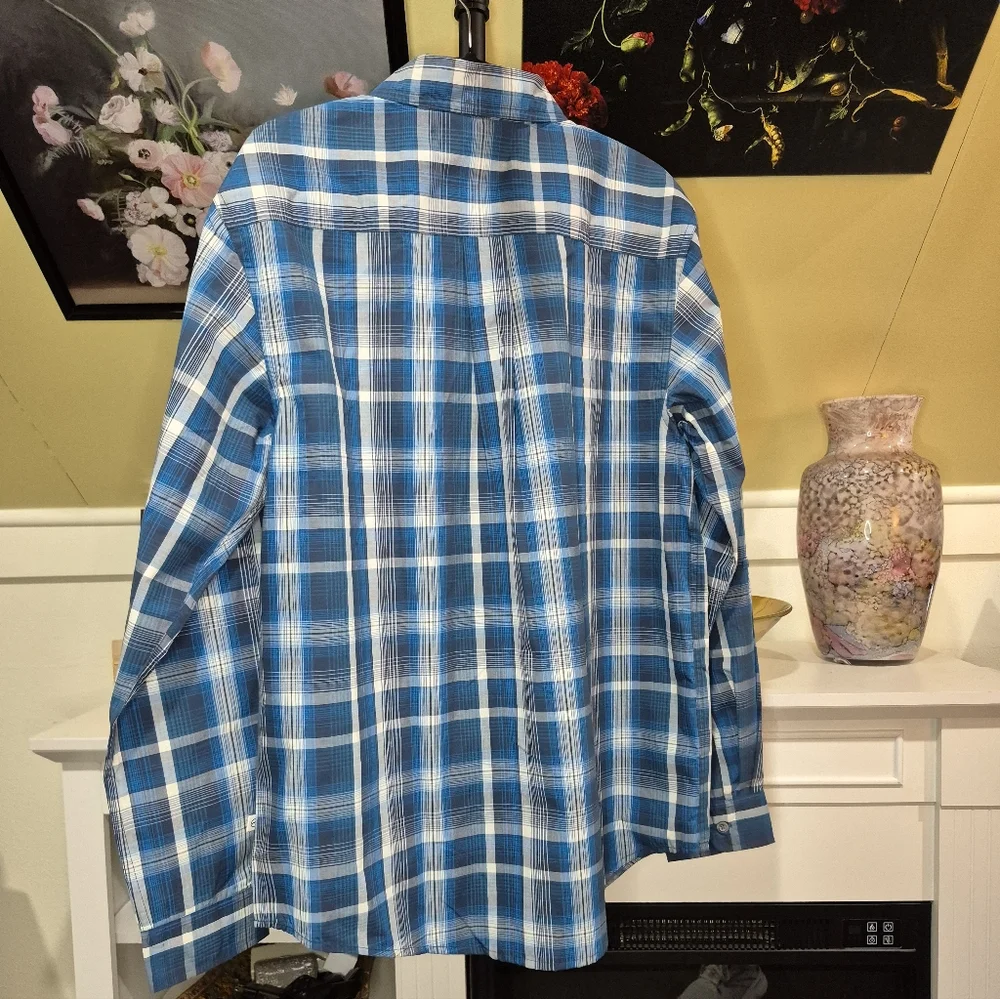 Magellan Outdoors Men's Blue and White Plaid Shirt 1749/425